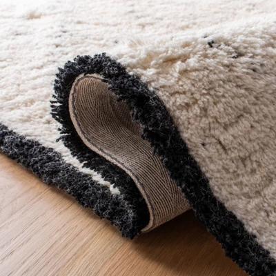 Rosalina Rug Ivory/Black - Safavieh - Image 4