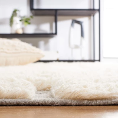 Casablanca CSB705 Hand Woven Area Rug - Safavieh - Image 3