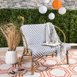 Dandra Herringbone Rattan Settee - Grey/White - Safavieh