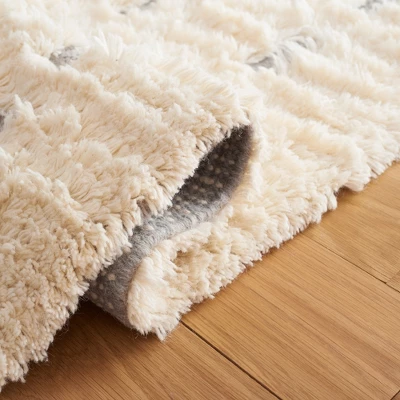 Casablanca CSB705 Hand Woven Area Rug - Safavieh - Image 4