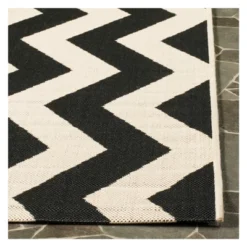 Courtyard Ayden Chevron Outdoor Rug - - Safavieh