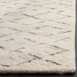 Katie Geometric Area Rug - Safavieh