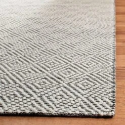 Maryjane Geometric Area Rug - Safavieh
